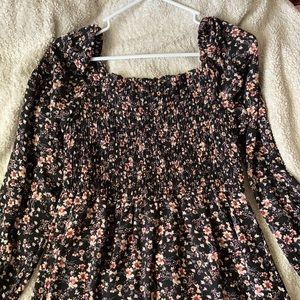 a dress New floral print long sleeve runs small